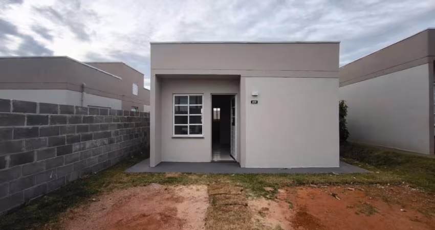 Casa Residencial com 2 quartos  para alugar, 50.00 m2 por R$900.00  - Neves - Ponta Grossa/PR