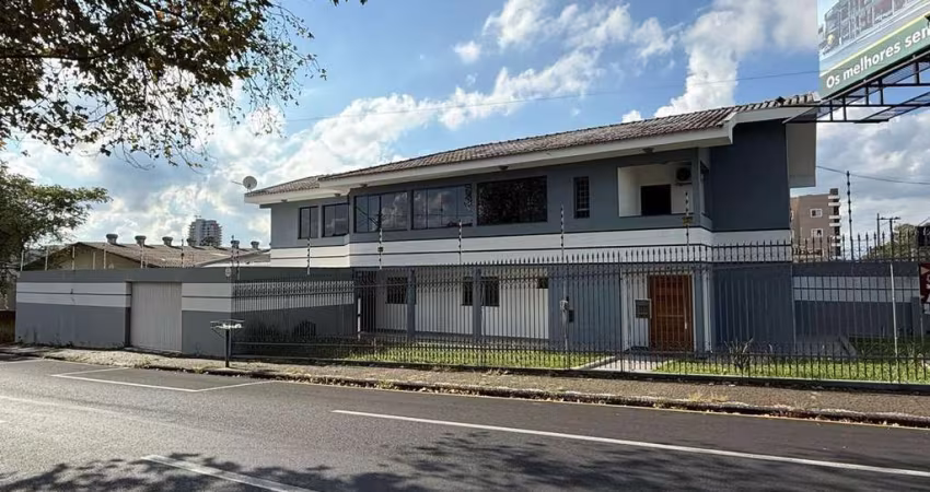 Casa Comercial com 4 quartos  para alugar, 302.00 m2 por R$6000.00  - Jardim Carvalho - Ponta Grossa/PR