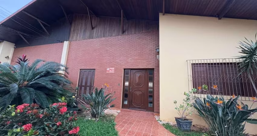 Sobrado com 4 quartos  para alugar, 274.74 m2 por R$4200.00  - Estrela - Ponta Grossa/PR