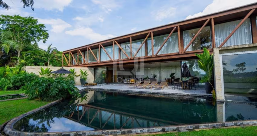 Casa Contemporânea à Venda na Fazenda Boa Vista