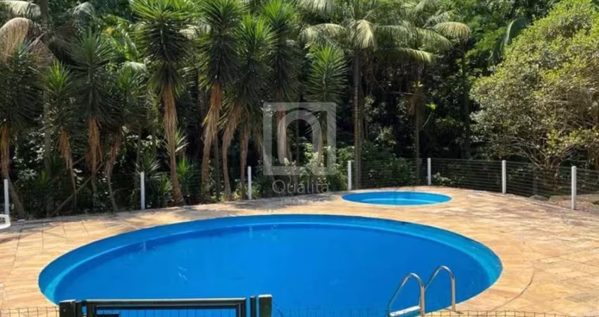 Casa no condomínio Suíte Quebra Nozes Jandira