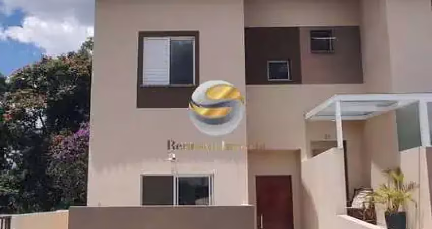 Casa nova, semi-isolada em condomínio exclusivo – 2 suítes e quintal