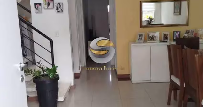Casa 03 dormitórios, 1 suíte com sacada, pé direito duplo, 2 vagas