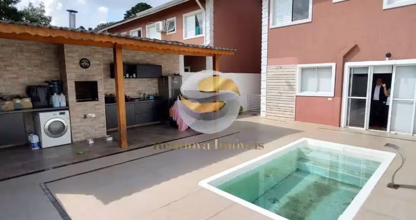 Casa impecável 3 dorm.1 suíte com closet e sacada, piscina, churrasqueira