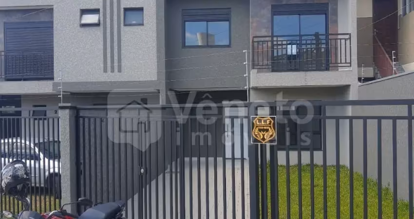 Sobrado Espaçoso no Uberaba - Curitiba, PR