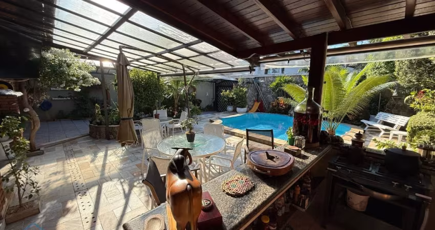 CASA ALTO PADRAO A VENDA NA ENSEADA