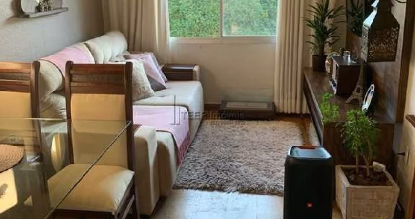 Apartamento 1 dormitório com garagem escriturada e desocupado.