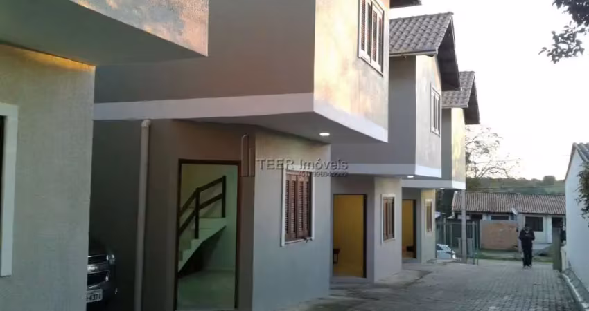 Casa Sobrado em condomínio com 2 dormitórios 2 banheiros e garagem