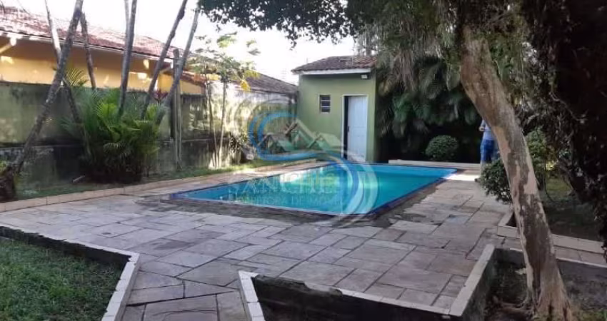Sobrado com 3 dorms, Maracanã, Praia Grande