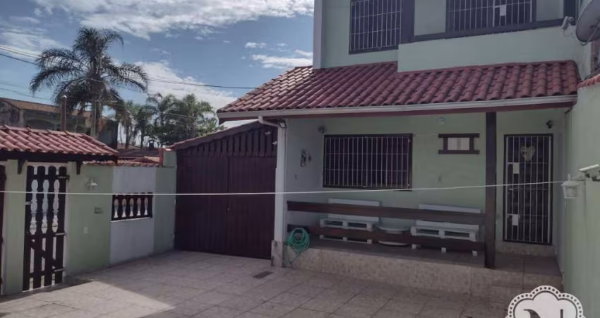 Sobrado à venda com 3 quartos no bairro Bopiranga