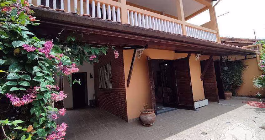 Sobrado à venda com 3 quartos no bairro Bopiranga