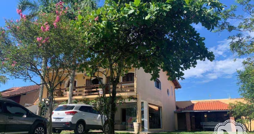 Sobrado à venda com 4 quartos no bairro Corumbá