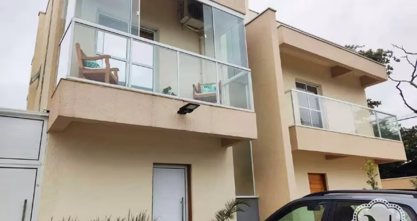 Sobrado à venda com 2 quartos no bairro Suarão