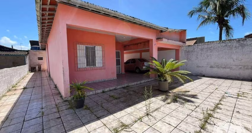 Casa em lote inteiro a 700 metros da praia