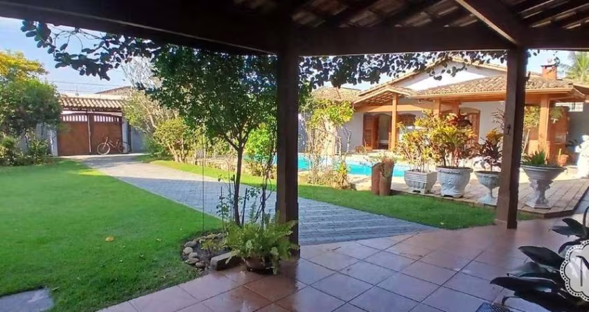 Casa alto padrão a 200 metros da praia.
