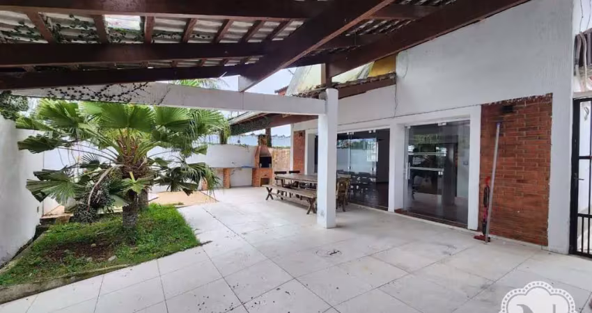 Casa com 3 quartos para alugar na Rua Rogê Ferreira, Suarão, Itanhaém