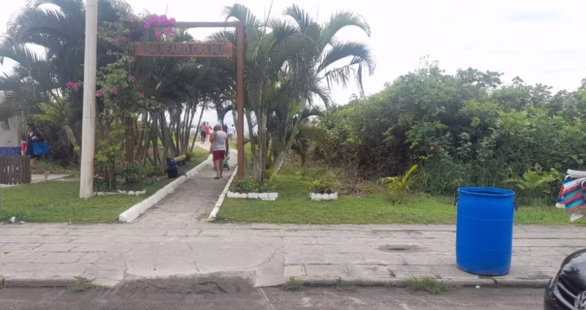 Vendo casa  no Balneário Grajau   Faixa do mar  300mts da praia