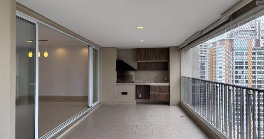 Com 223m², 4 dormitórios, todos suítes, e 4 vagas de garagem com depósito privativo, este imóvel é simplesmente um achado! Campo Belo.