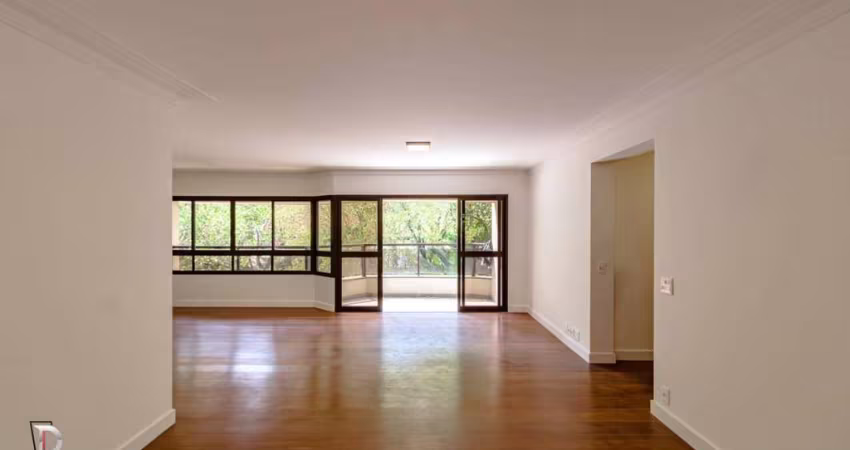 Apartamento com 3 quartos sendo 3 suítes desocupado, 190m², à venda em São Paulo, Itaim Bibi, 3 vagas com depósito. Com lazer.