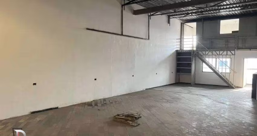 Galpão desocupado para venda com 357,81 em Mauá.
