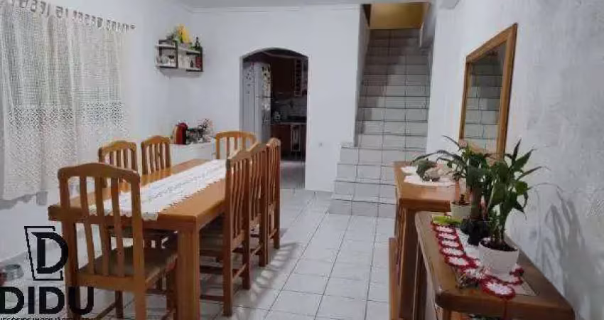 Se você está em busca de espaço e conforto para sua família, este sobrado é a escolha perfeita!