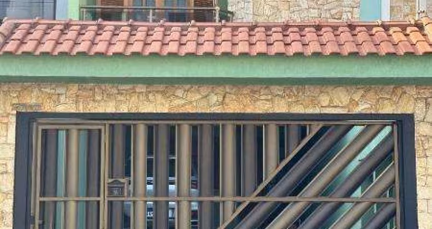 Venha se encantar com este incrível sobrado na Vila Camilopolis, com 195m² construídos, 3 suítes e 4 vagas.