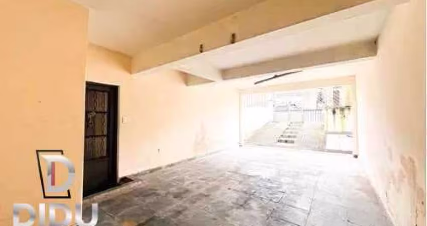 Casa à venda, com 6 quartos 3 suítes 5 vagas, 304m² de construção e 250 m² de terreno.