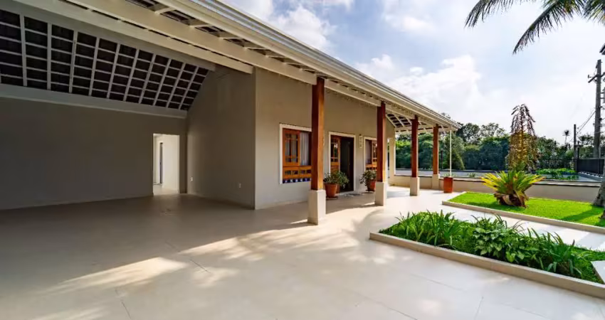 Sobrado para venda em fazenda grande com 3 quartos, sendo 1 suíte, 432m²