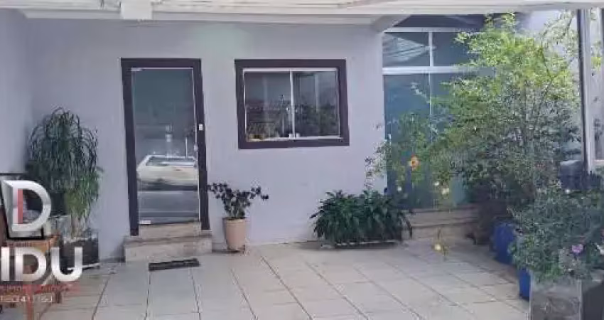 Sobrado à venda no parque das nações em sto andré, sendo 2 dormitórios, 2 banheiros e 2 vagas.