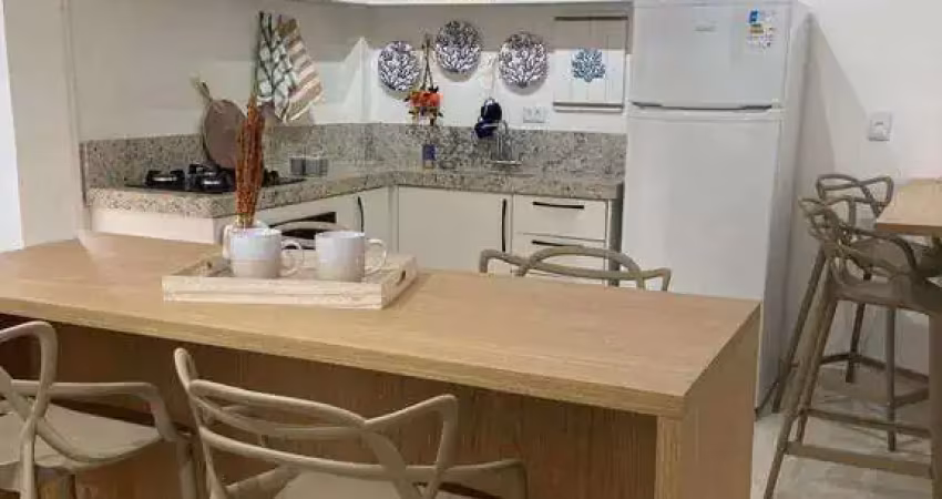 Lindo apartamento mobiliado e decorado para venda na vila tupi, com 2 dormitórios, 1 suíte, 1 vaga. bem pertinho da praia, 5 minuos a pé!