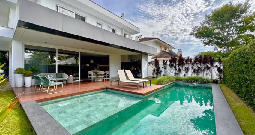 Casa Moderna em Jurerê c/ piscina e 4 suítes
