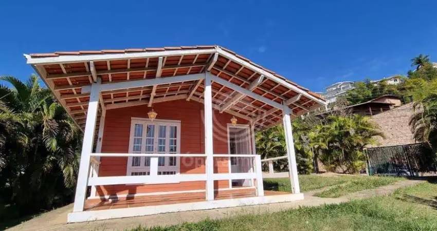 Aconchegante casa para alugar no condomínio ermitage em sousas. para você que busca tranquilidade e viver em meio a natureza.