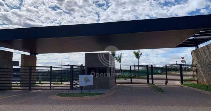 O le champ é um dos quatro condomínios do ville sainte anne. no total ele disponibiliza 43 lotes com metragem a partir de 1.000m².