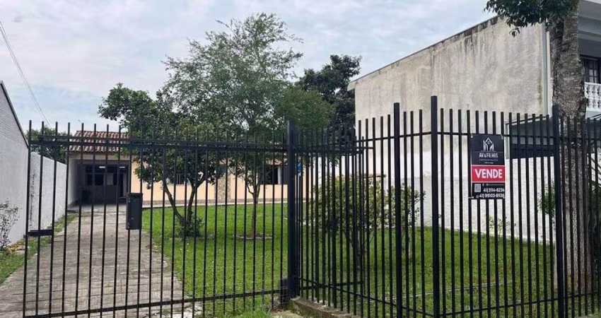 Casa com amplo terreno ao lado do Centro de Piraquara