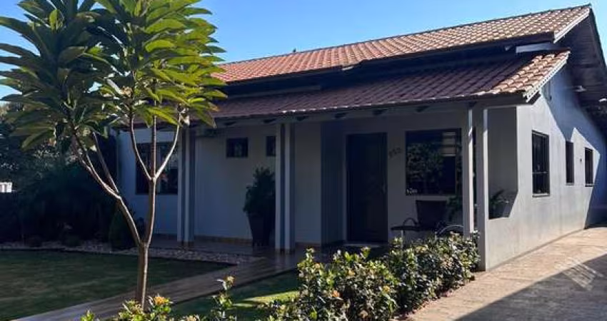 Casa com barracão no centro