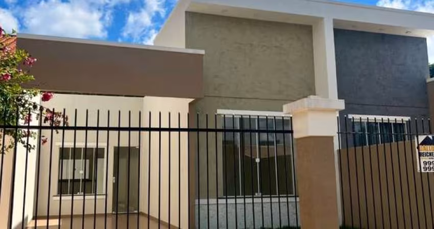 Casa com 2 Quartos e Sobra de Terreno à Venda