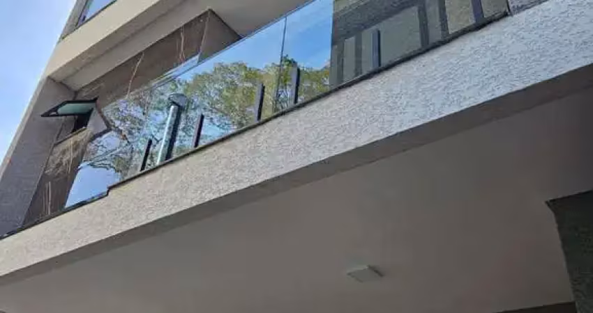 Sobrado de 3 quartos com suíte em condomínio no água verde, curitiba-pr - 131m² e vaga de garagem!