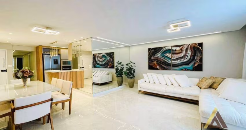 MARAVILHOSO APTO. ALTÍSSIMO PADRÃO FRENTE MAR com 150m² ÚTEIS - 100% REFORMADO E MOBILIADO -  03 DORM. s/ 01 SUÍTE - VARANDA por R$ 2.599M - GONZAGA