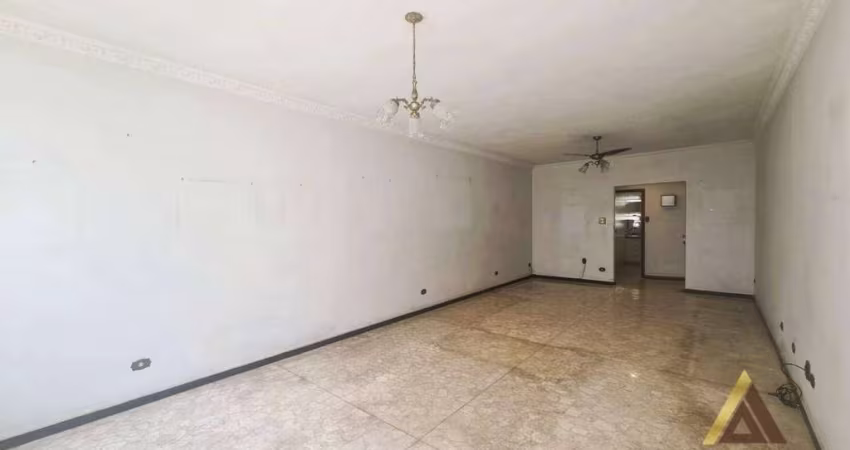 !oportunidade para reforma! ótimo apto. com 176m² úteis - 03 dorm. sendo 01 suíte - 03 w.c - 01 vaga demarcada - 01 quadra da praia por r$ 789 mil