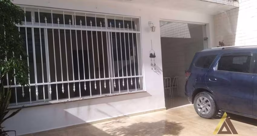 Casa no Boqueirão com 200m²,sendo 4 dormitórios e 1 suíte, vaga para dois carros com quintal grande
