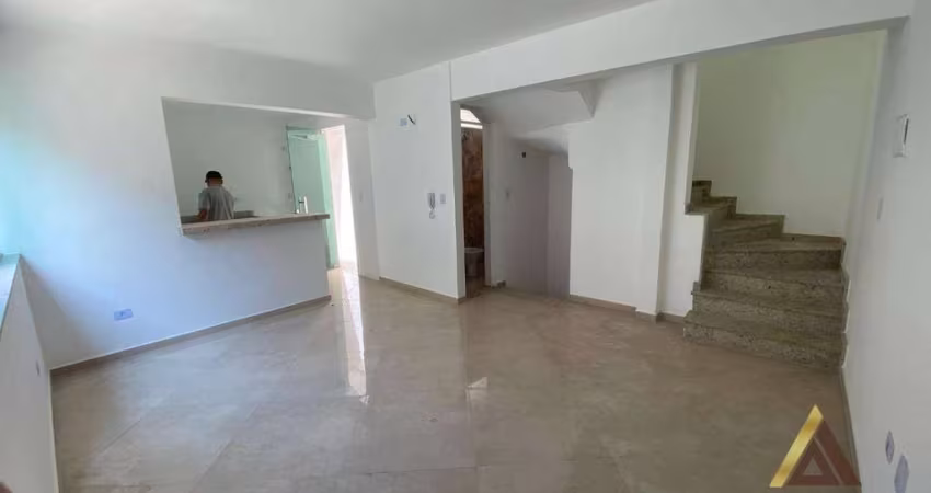 Casa Alta à Venda - 2 Dormitórios (2 Suítes), Garagem e Área Construída de 105 m² - Campo Grande, Santos/SP