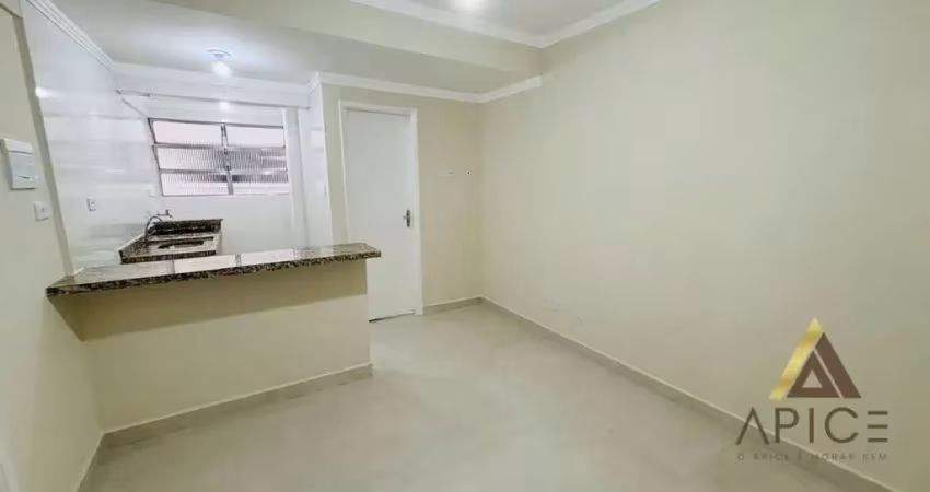 ÓTIMO APTO. 100% REFORMADO À 50m DA PRAIA - 48m² ÚTEIS - 01 DORM. - 01 BANHEIRO - 01 VAGA - PONTA DA PRAIA