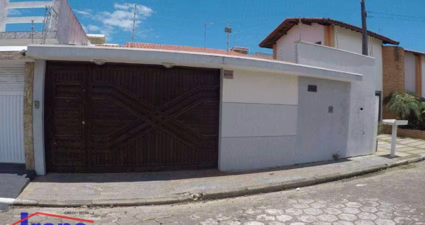 Casa com três dormitórios na primeira quadra da praia no Suarão