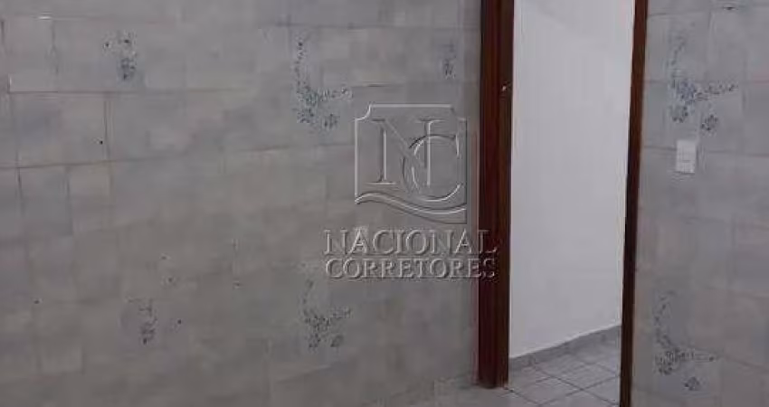 Sobrado antigo à venda no bairro Parque Capuava em Santo André. Sendo 190 m² de área construída, R$ 710.000,00