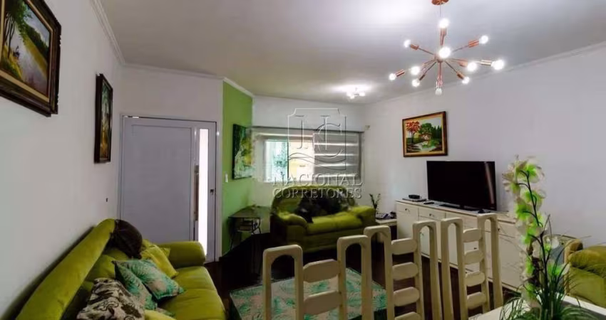 Sobrado à venda no bairro Bangu – 259m², 4 dormitórios, próximo à UFABC