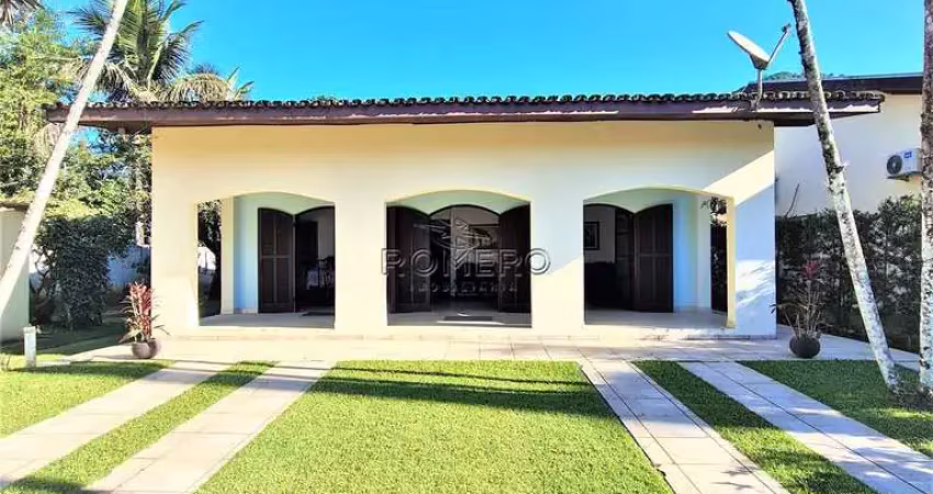 Casa com 4 quartos, Praia Dura, Ubatuba - R$ 1 mi, Cod: 2208