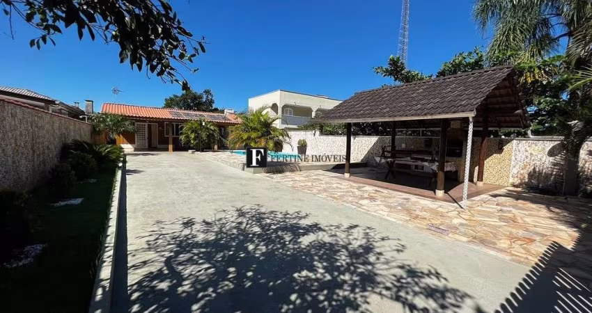 Casa com 3 quartos e Piscina em Ipanema
