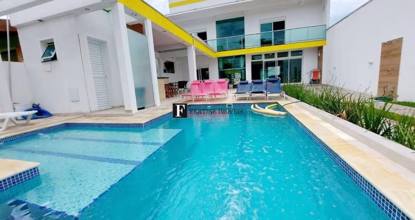 Sobrado de luxo com 4 suítes e piscina no Atami