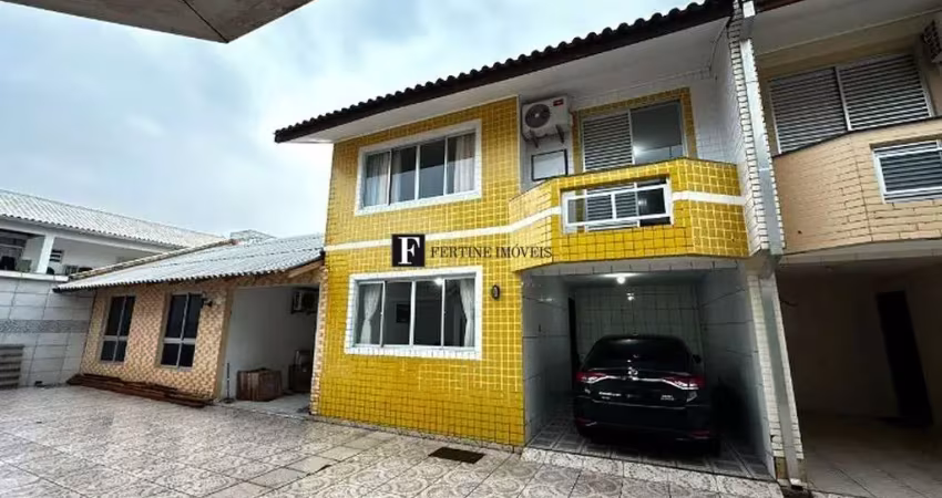 Sobrado a venda proximo do mar