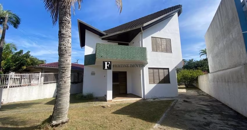 Sobrado com suíte próximo ao mar Monções